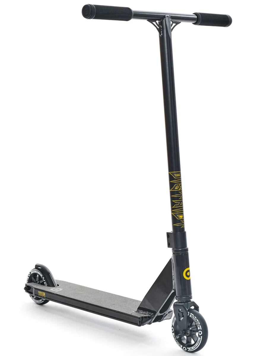 District Titus Pro Scooter - Image 3