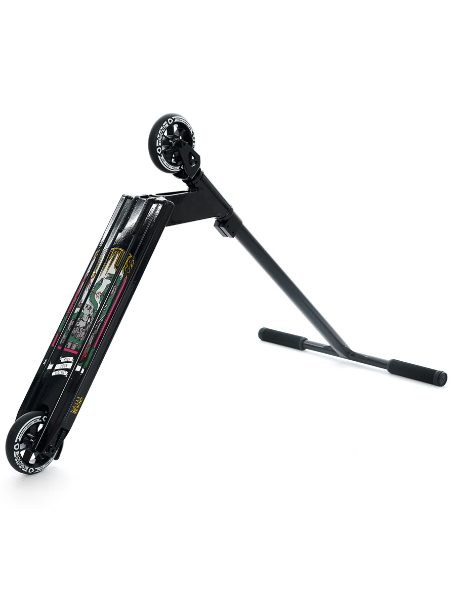 District Titus Pro Scooter - Image 4