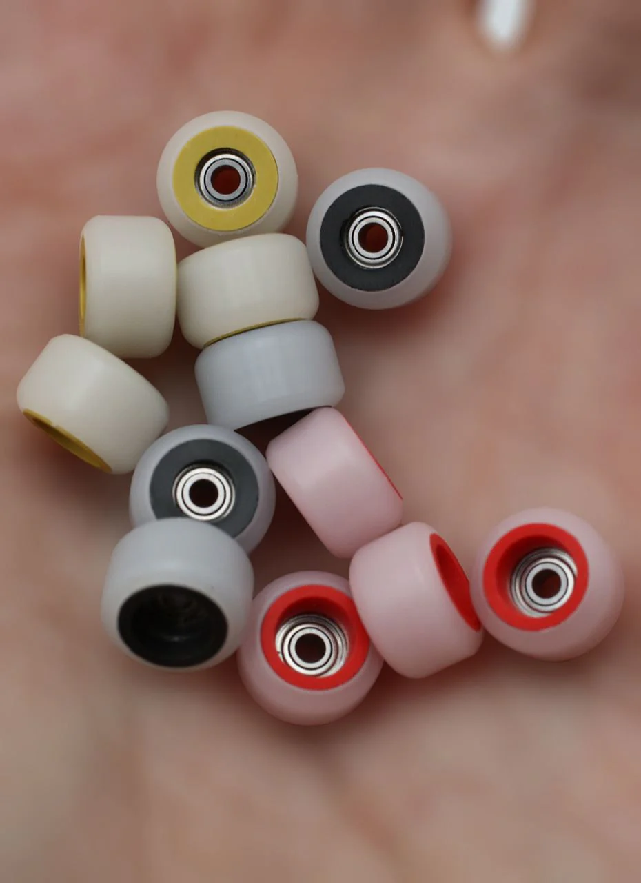 FlatFace Fingerboard Dual Durometer V2 Bearing Wheels - Red and White - Image 4