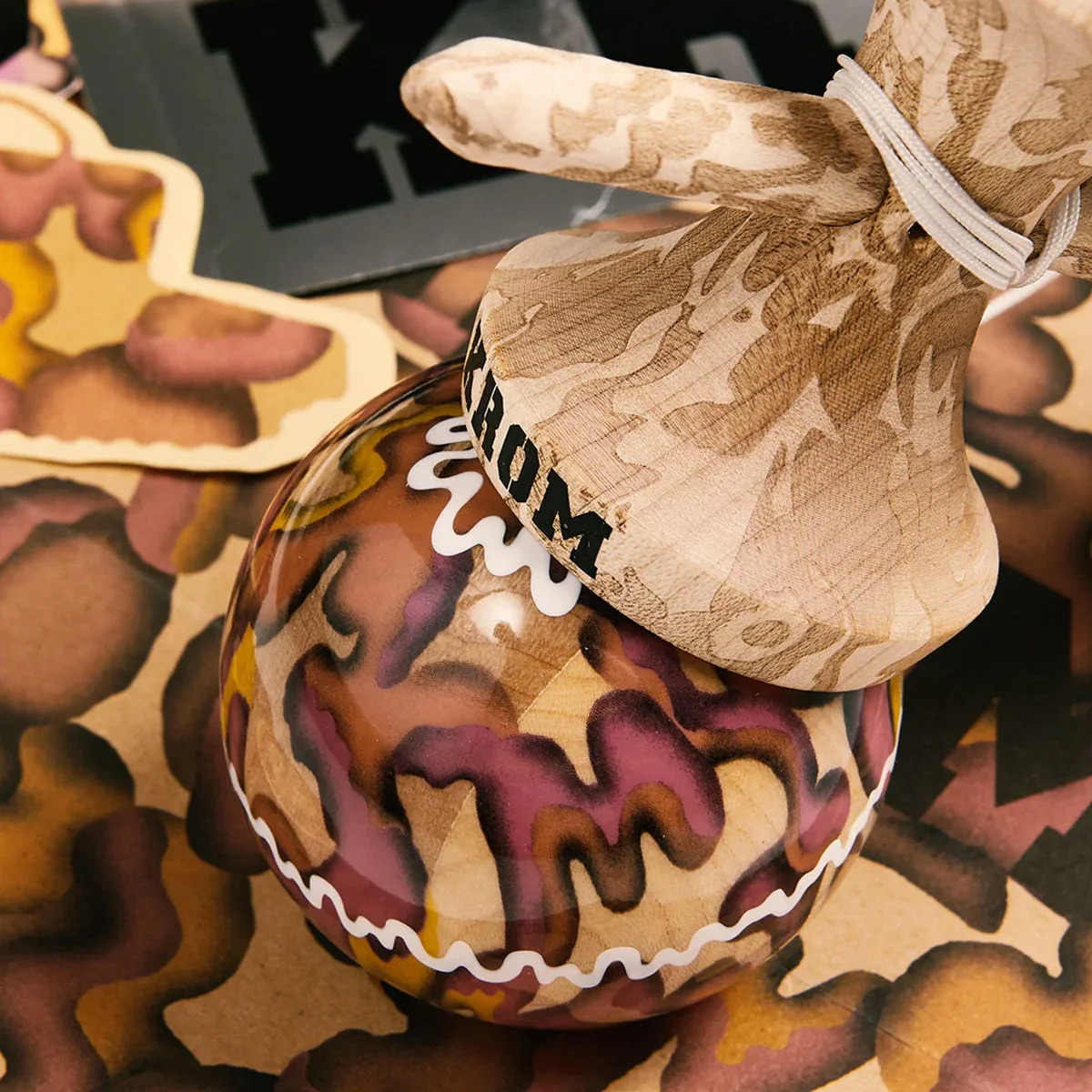Krom Naked Plasticity Apex Kendama - Image 4