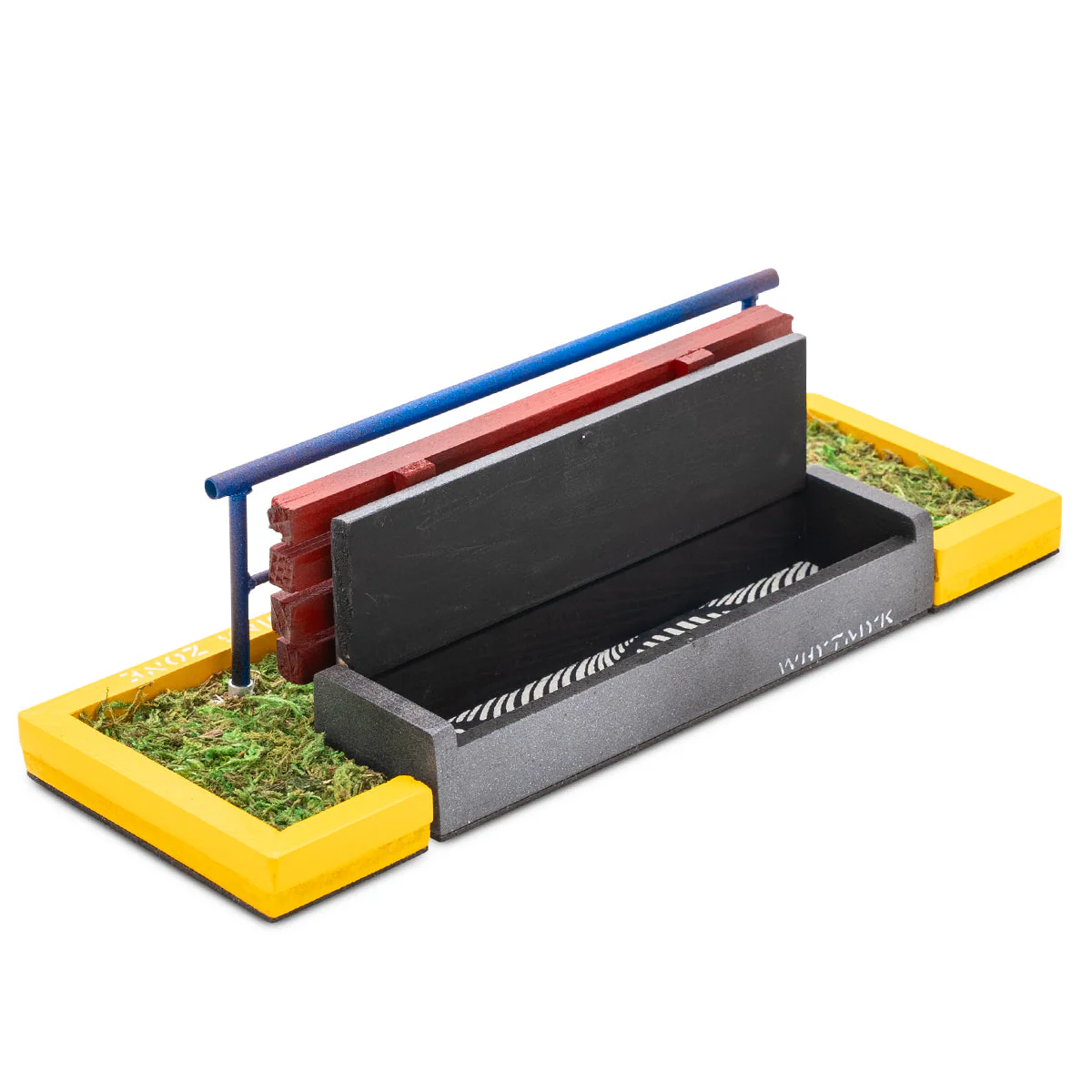 WhytMykConcrete Fingerboard Ramp - Bench Spot with Rail - Image 3