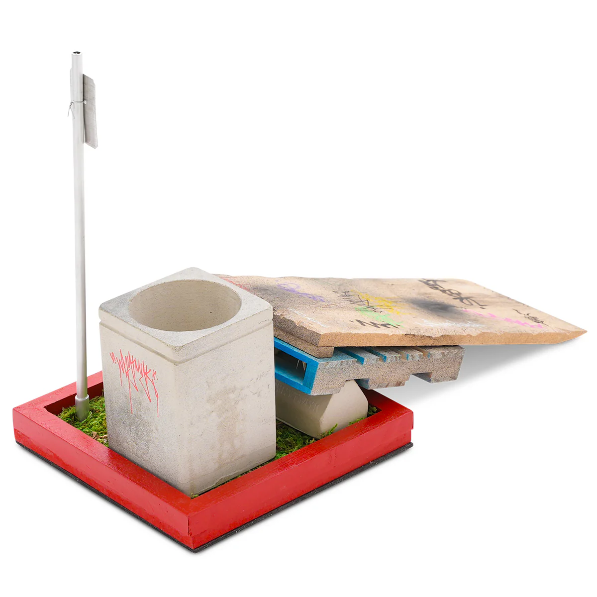 WhytMykConcrete Fingerboard Ramp - Trash Panda Corner - Image 2