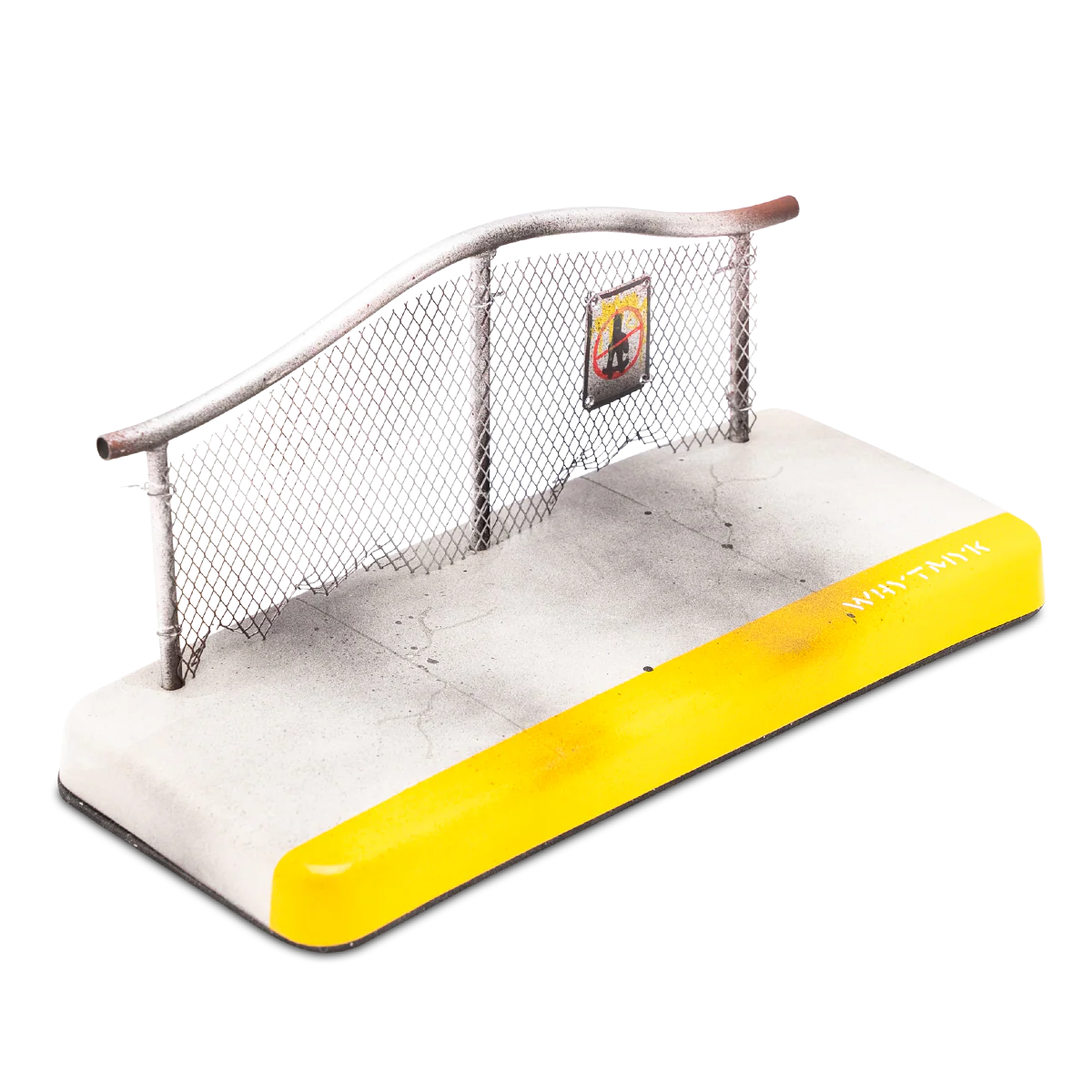WhytMykConcrete Fingerboard Ramp - Wave Fence with Sidewalk